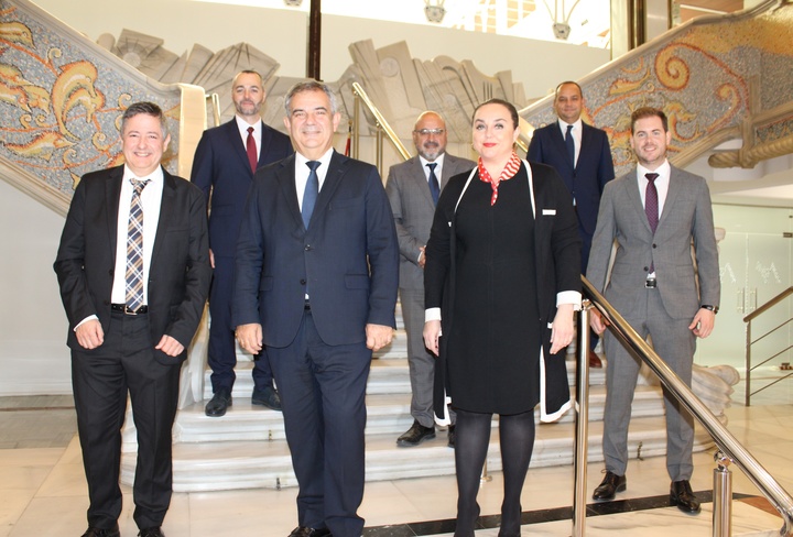 El consejero de Medio Ambiente, Universidades, Investigación y Mar Menor, Juan María Vázquez, junto al equipo directivo de la Consejería