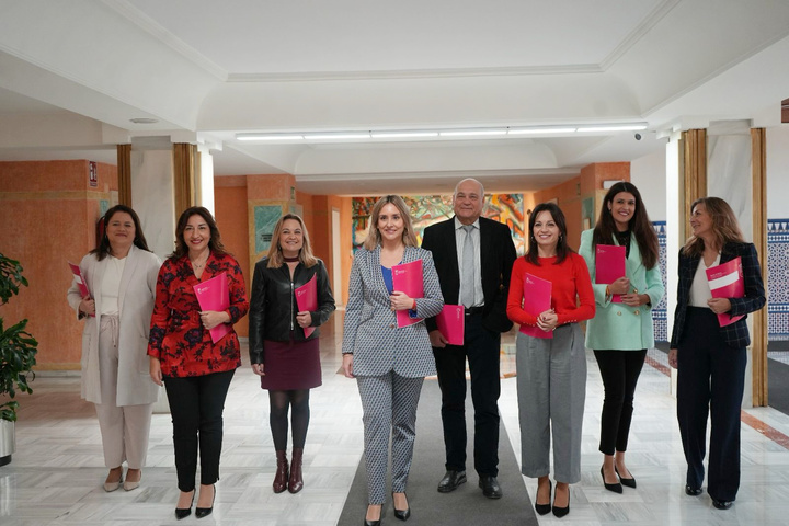 La consejera de Política Social, Familias e Igualdad, Conchita Ruiz, durante su comparecencia en la Asamblea Regional para presentar el proyecto ...