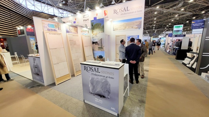 Estands de empresas murcianas en la feria Rocalia.