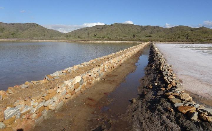 Las actuaciones incluyen la adecuación de una de las motas del recinto salinero del Rasall.