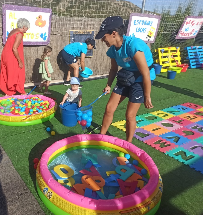 Los participantes del curso del SEF de monitores de tiempo libre en Fortuna organizaron las 'Olimpiadas del agua'.