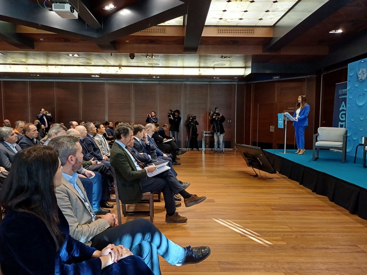 La consejera Sara Rubira en el foro 'Agua: una encrucijada en el Levante español', organizada por el Sindicato Central de Regantes del Acueducto Tajo-Segura y el diario La Verdad.