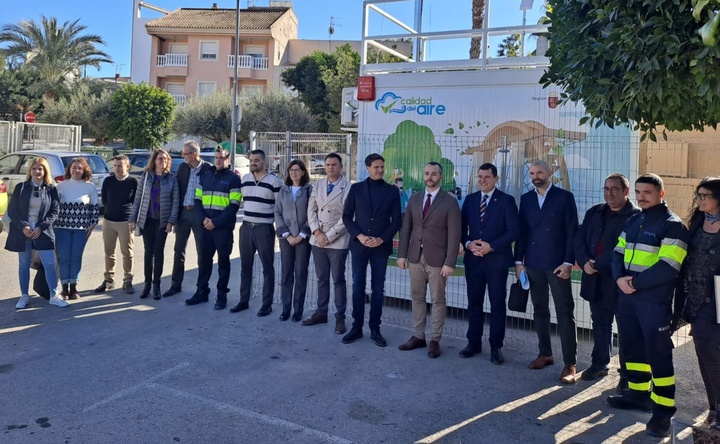 El director general de Medio Ambiente, Juan Antonio Mata, inaugura junto al alcalde de Molina de Segura, José Ángel Alfonso, la nueva estación de calidad del aire de Molina de Segura