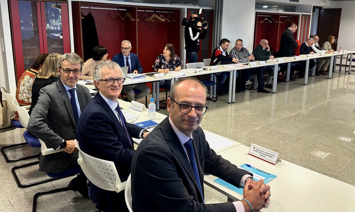 Los consejeros, en la mesa General de Función Pública