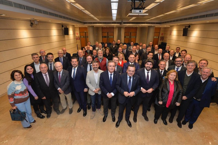 López Miras resalta ante los empresarios "la estabilidad y la seguridad jurídica" de la Región frente al clima de negocios ¿cada vez menos competitivo¿ en España