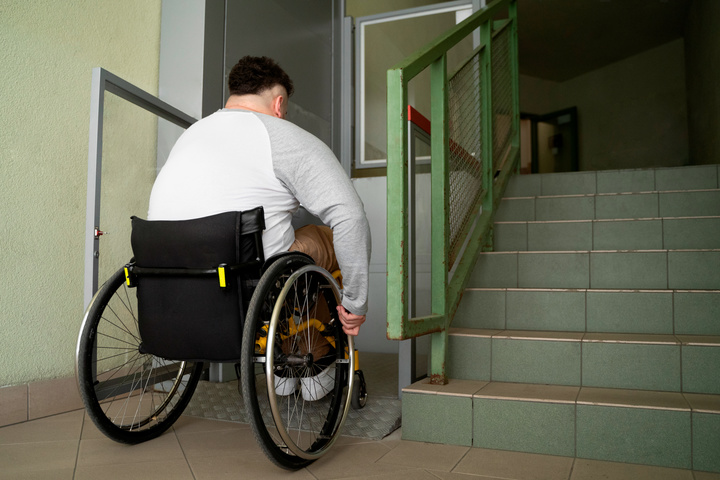 Imagen del artículo La Comunidad subvenciona dispositivos, tratamientos y ayudas especializadas a cerca de 5.000 mayores y personas con discapacidad