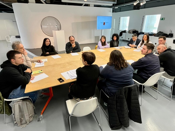 Imagen de la reunión de lanzamiento del programa 'ICA Nexo Joven'