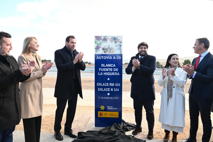 Fernando López Miras y el ministro Óscar Puente, durante la inauguración del tramo Yecla-Caudete de la Autovía del Altiplano (2)