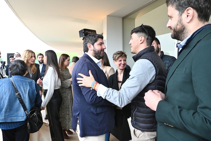 López Miras presenta el plan de juventud 'OporTÚnidades' (3)