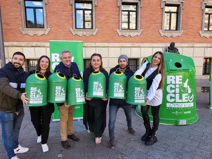 Imagen del artículo La Comunidad colabora con Ecovidrio en la campaña de sensibilización de recogida de envases de vidrio 'Recicleo, otro nivel'