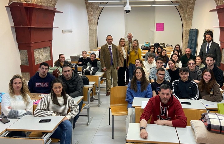 El director general de Universidades e Investigación, Antonio Caballero, junto con la vicerrectora de Ciencias de la Salud de la Universidad de Murcia, Paloma Sobrado, y la alcaldesa de Cartagena, Noelia Arroyo.