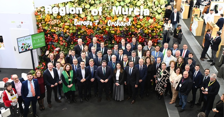 López Miras, junto a la delegación de la Región de Murcia en Fruit Logística 2024