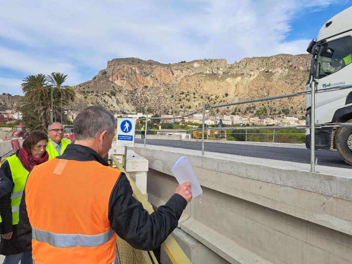 Fomento comprueba el avance de las obras del Puente de Ulea