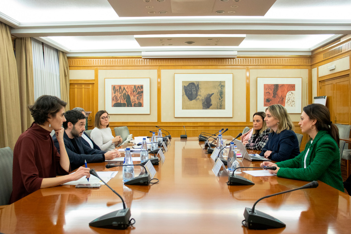 La consejera de Política Social, Familias e Igualdad, Conchita Ruiz, durante la reunión mantenida con el ministro de Derechos Sociales, Pablo- Bustinduy