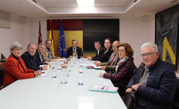 El consejero Juan María Vázquez informa del grado de ejecución de las medidas previstas para la recuperación y protección del Mar Menor a colectivos sociales y ambientales