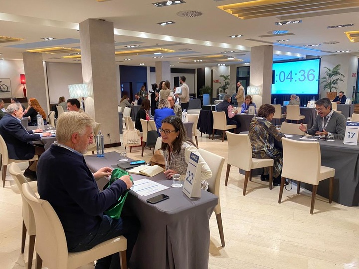 Una imagen de la zona de encuentros del AMW que se celebra hasta hoy en Gijón.