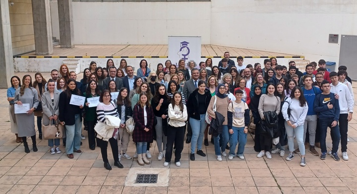 El consejero de Universidades entrega los galardones a las ganadoras de la V convocatoria de premios a científicas jóvenes de la Región