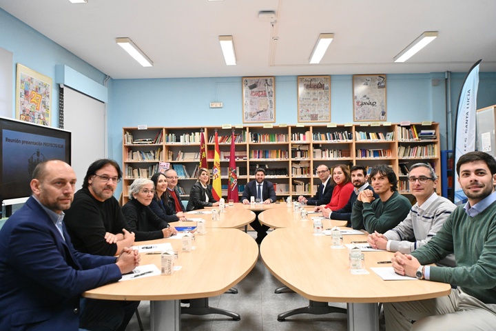 López Miras se reúne con directores de centros educativos de Cartagena en los que se implantará un proyecto piloto para reducir el abandono educativo...