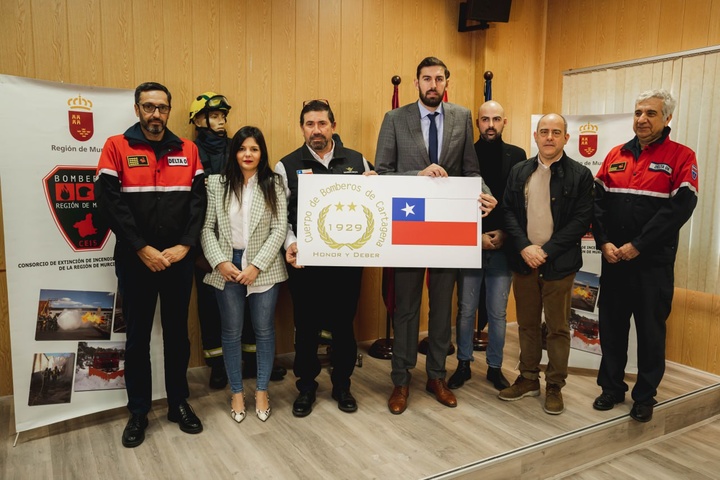 El vicepresidente preside el acto de juramento de tres bomberos conductores especialistas.