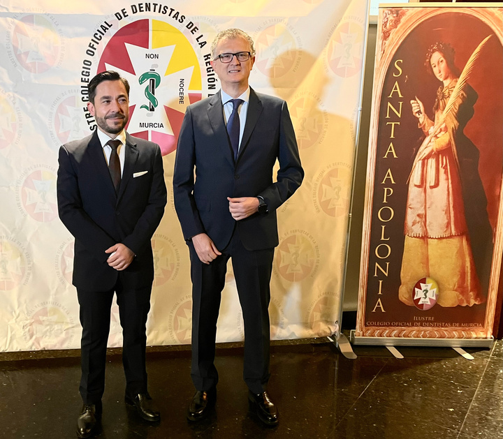 El consejero de Salud es nombrado Colegiado de Honor del Colegio Oficial de Dentistas de la Región de Murcia (1)