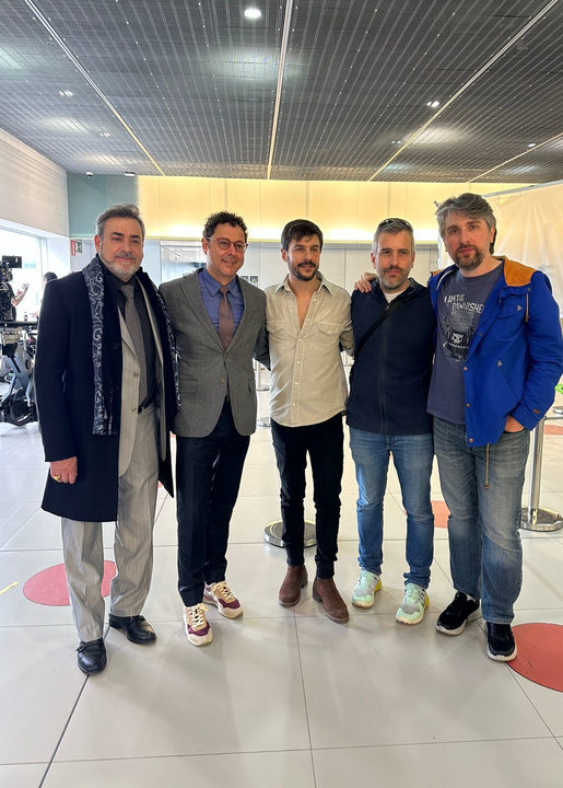 Imagen del director general del Instituto de las Industrias Culturales y las Artes, Manuel Cebrián, con los actores Jorge Bosch y Alejo Sauras y los directores de la película 'Hotel Bitcoin', Manuel Sanabria y Carlos ¿Pocho¿ Villaverde.