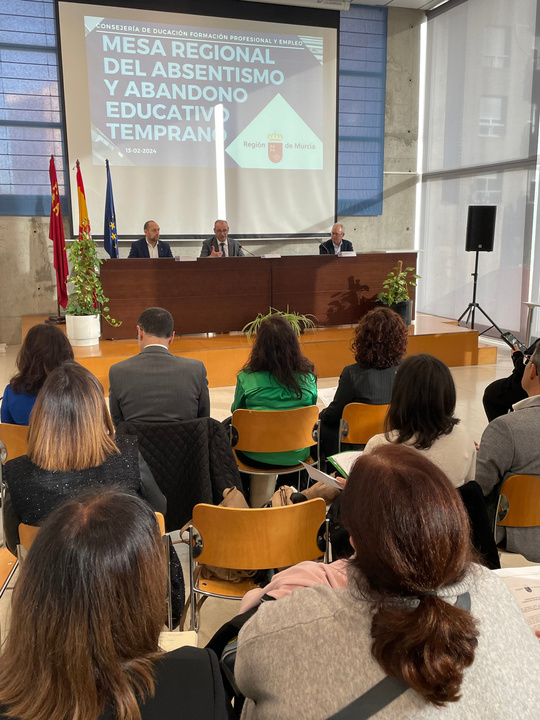 Reunión de la Mesa regional de absentismo y abandono educativo regional