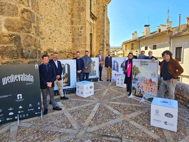 El director del Instituto de Turismo, el alcalde de Caravaca de la Cruz y representantes de la UNDEF y de Camino de la Cruz, en la presentación.