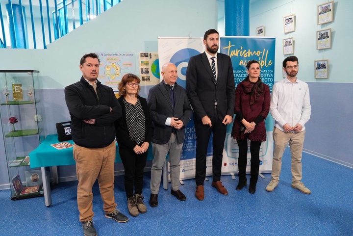 José Ángel Antelo Antelo, en su reunión con responsables de la Asociación de Padres de Niños con Problemas de Audición y Lenguaje