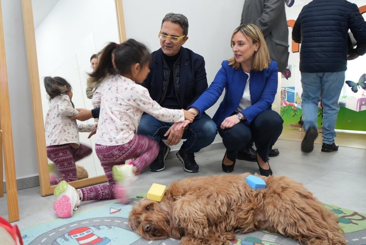 La consejera de Política Social, Familias e Igualdad, Conchita Ruiz, durante su visita al centro multidisciplinar Pilar Bernal destinado a mejorar la calidad de vida de las personas con enfermedades raras