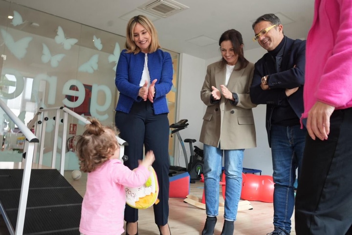 La consejera de Política Social, Familias e Igualdad, Conchita Ruiz, durante su visita al centro multidisciplinar Pilar Bernal destinado a mejorar la calidad de vida de las personas con enfermedades raras (1)