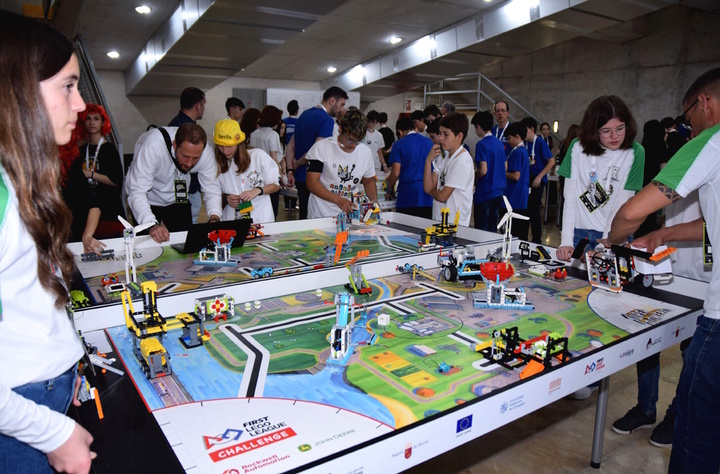 Imagen del artículo Más de 200 estudiantes muestran sus conocimientos sobre tecnología y robótica en una nueva edición de la First Lego League
