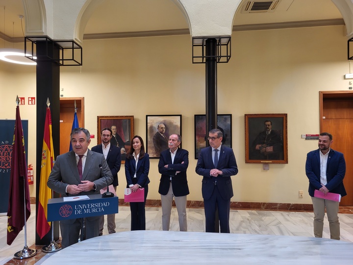 El consejero de Medio Ambiente, Universidades, Investigación y Mar Menor, Juan María Vázquez, intervino en la presentación de la primera microcredencial universitaria