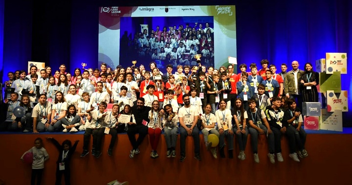 El Auditorio El Batel acogió la fase regional del concurso 'First LEGO League', que contó con la participación de más de 200 escolares