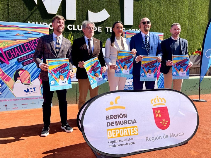 La consejera Carmen Conesa, con las autoridades presentes en el acto de presentación del V Challenger Costa Cálida-Región de Murcia.