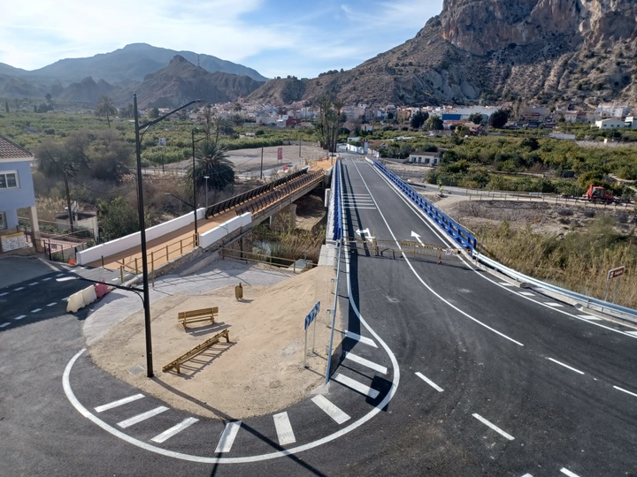 Imagen del artículo Hoy se abre al tráfico de vehículos y peatones el puente de Ulea en el que Fomento ha invertido 1,8 millones