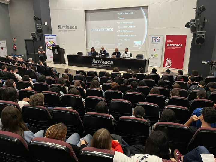 Más de 200 alumnos de bachillerato participan en una jornada para promover la investigación entre los jóvenes