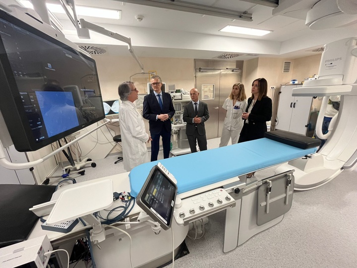 El consejero de Salud visita la nueva Unidad de Electrofisiología del hospital Morales Meseguer que facilita el diagnóstico y tratamiento de pacientes...