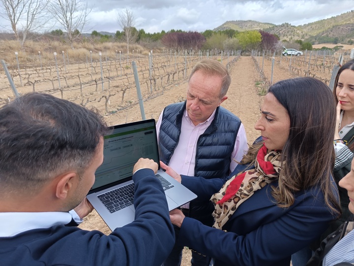 Imagen del artículo El Gobierno regional apuesta por la digitalización agrícola con la instalación de sensores y redes de monitorización de plagas