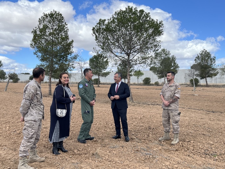 Imagen del artículo La Comunidad facilita a la Base Aérea de Alcantarilla el desarrollo de la cubierta arbórea como medida de adaptación climática