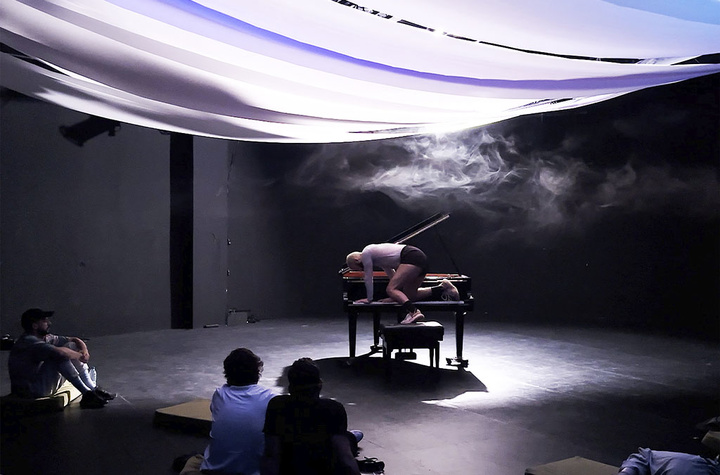 Imagen del artículo El Céntro Párraga acoge un espectáculo de Óscar Bueno que relaciona música, imagen y acción para buscar nuevos paisajes