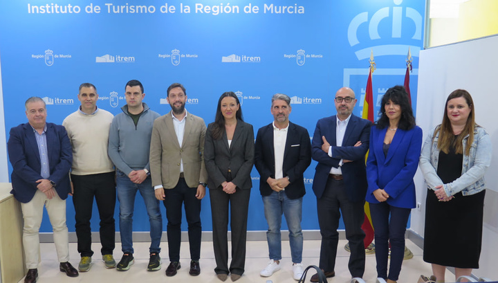 Participantes en la reunión celebrada hoy para poner las bases del Pacto por el Turismo.
