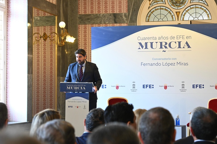 López Miras participa en el acto por el 40 aniversario de la Agencia EFE en la Región de Murcia (2)