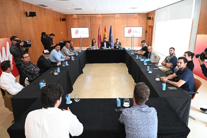 López Miras se reúne con los promotores de los festivales privados de la Región de Murcia (2)