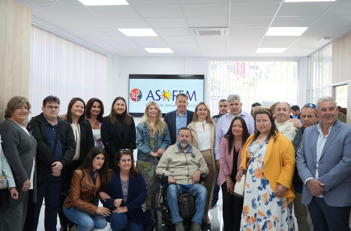 La consejera de Política Social, Familias e Igualdad, Conchita Ruiz, junto con el alcalde de Lorca, Fulgencio Gil, durante la visita al nuevo centro de Asofem