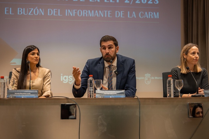 El vicepresidente y consejero de Interior, Emergencias y Ordenación del Territorio, José Ángel Antelo, ha inaugurado hoy en Murcia una jornada formativa sobre el Sistema Interno de Información y el Buzón del Informante de la Administración regional.