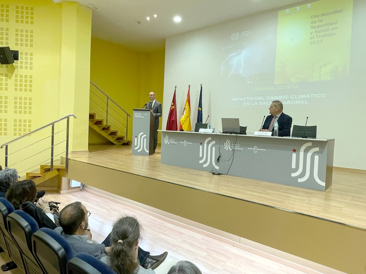 75 técnicos participan en la jornada sobre el impacto del cambio climático en la salud laboral organizada por la Comunidad