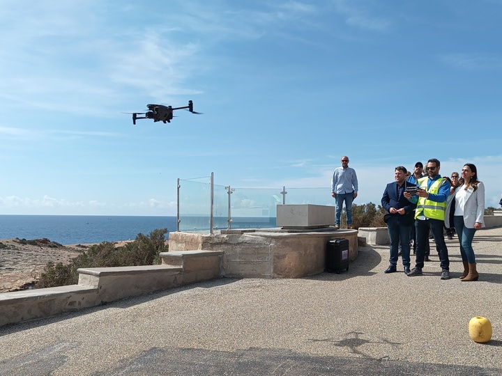 Imagen del artículo El Gobierno regional incorpora un dron a la Unidad de Vigilancia marítima para mejorar el control de los 250 kilómetros de costa