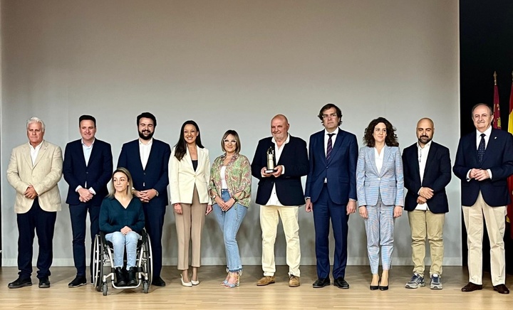 Autoridades y representantes de la organización en la presentación de la Regata Carburo de Plata.