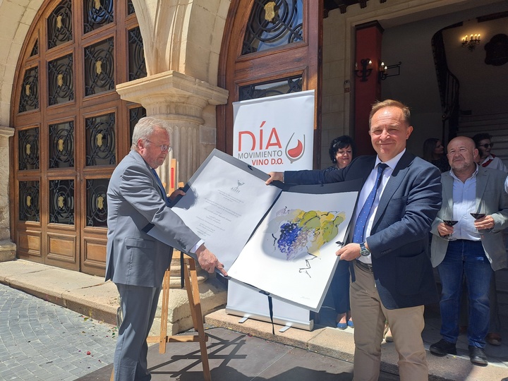 El IMIDA recibe el reconocimiento de la DOP de Yecla por su labor y apoyo en favor de la agricultura regional, especialmente del sector vitivinícola