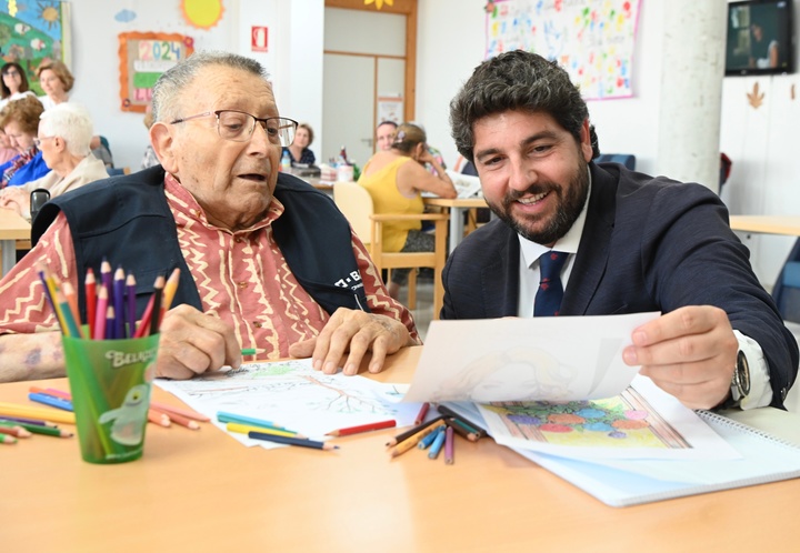 López Miras visita el Centro de Mayores de Las Torres de Cotillas (2)